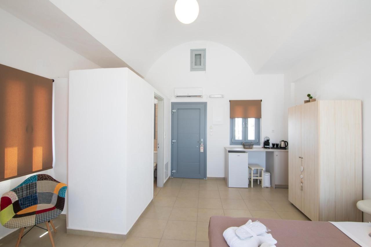 Thira'S Dolphin Aparthotel Akrotiri  Exterior photo